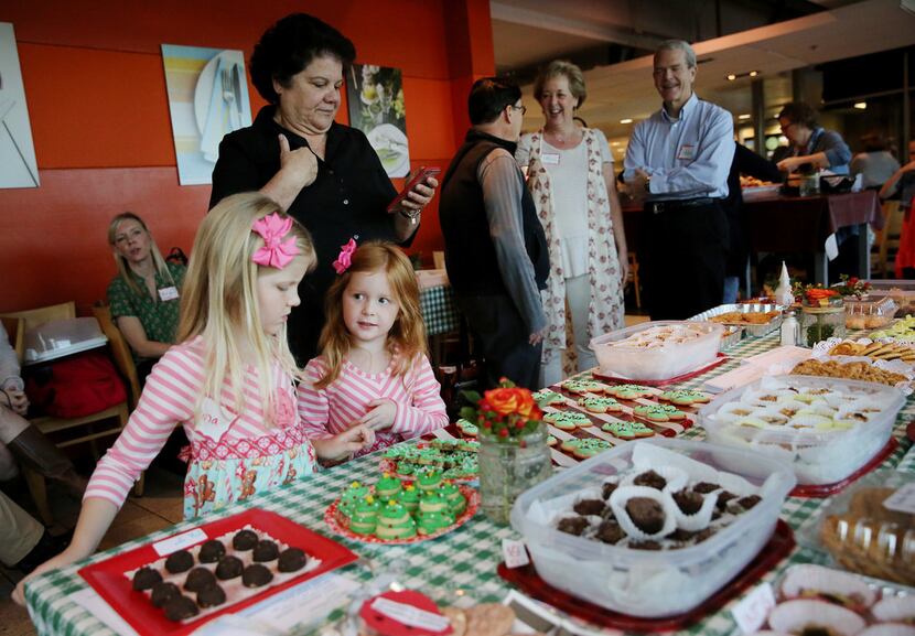 Belle Hartgrove (center), 5, and her sister Luna Hartgrove, 7, both of Dallas, look at other...