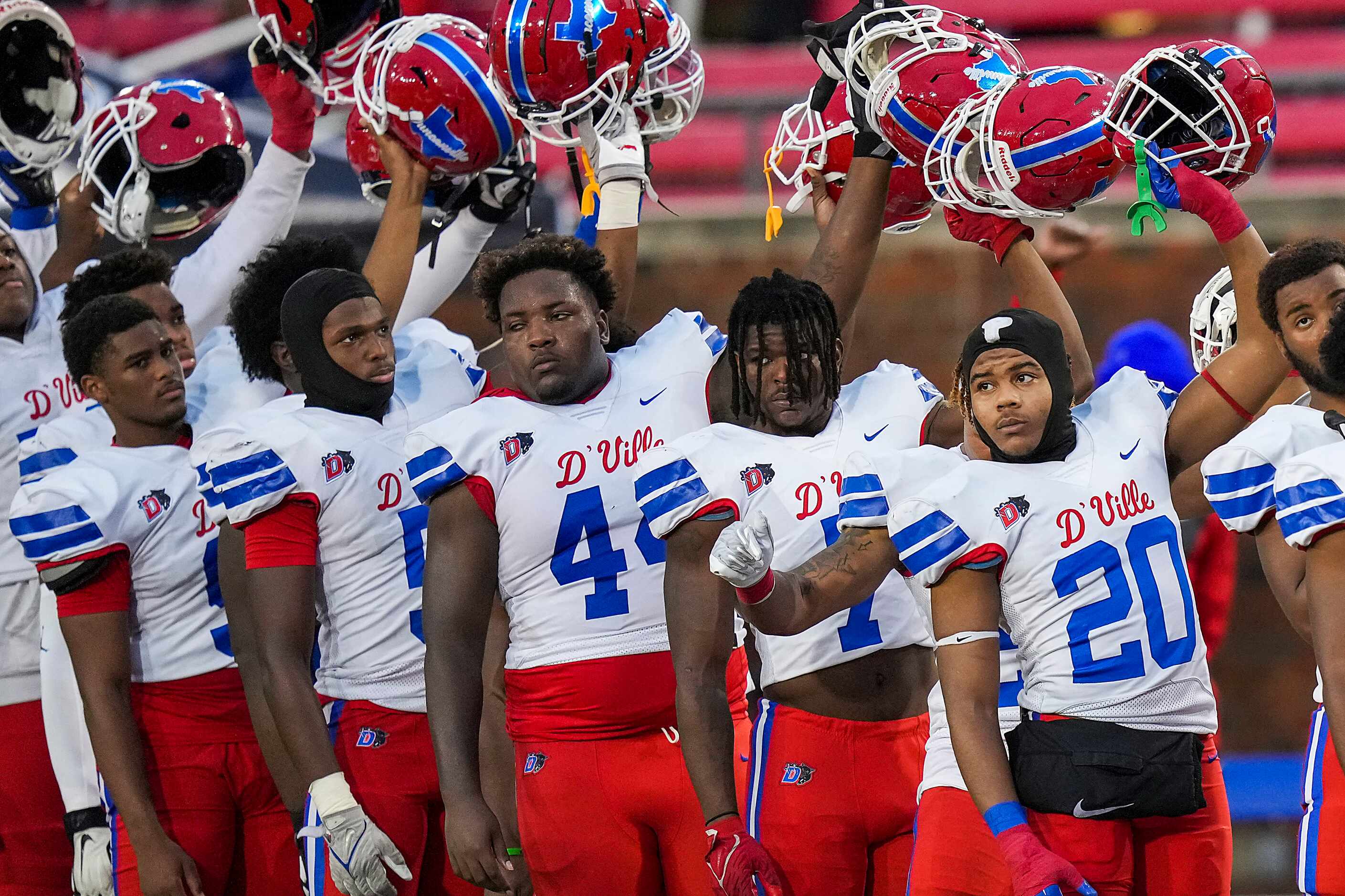 Duncanville players, including linebacker Vernon Grant (20), linebacker Eli Wallace (7) and...