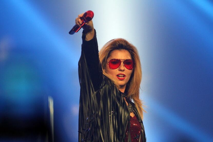 Shania Twain rocks the rose-colored glasses at her American Airlines Center show in Dallas...