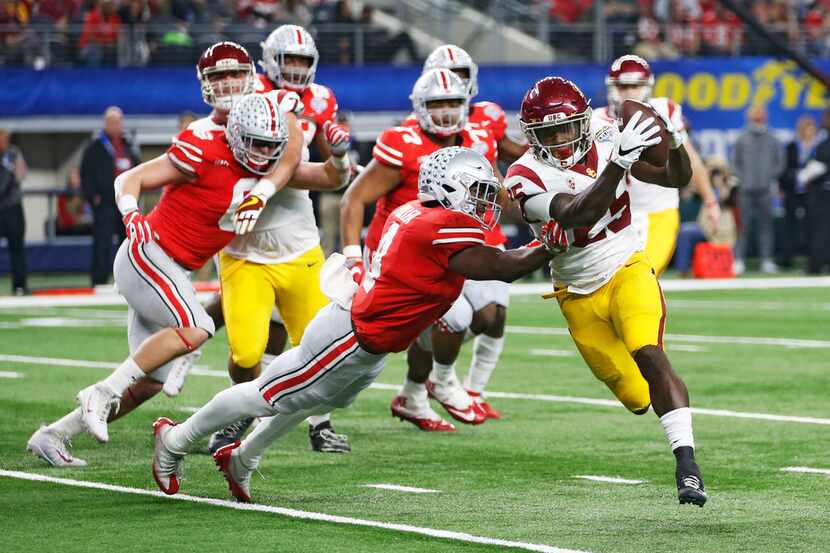 USC Trojans running back Ronald Jones II (25) scores a touchdown as Ohio State Buckeyes...