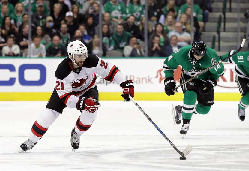 DALLAS, TX - NOVEMBER 15:  Kyle Palmieri #21 of the New Jersey Devils skates the puck...