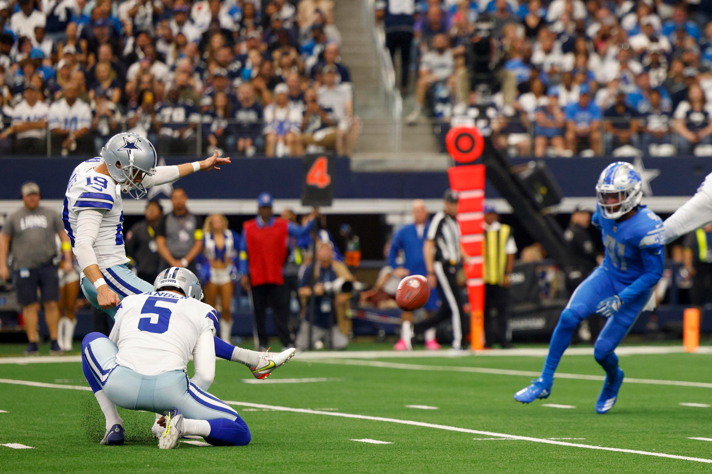 Dallas Cowboys place kicker Brett Maher (19) converts on a field goal during the first half...