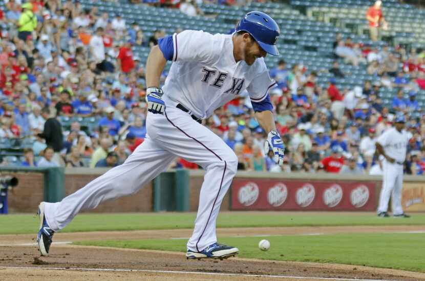Rookie Texas Rangers right fielder Ryan Strausborger (20) heads to first after bunting in...
