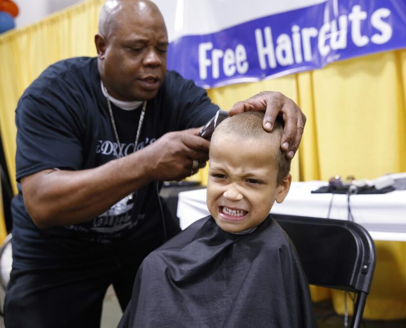 Sí, también habrá cortes de pelo, para el horror de algunos niños.