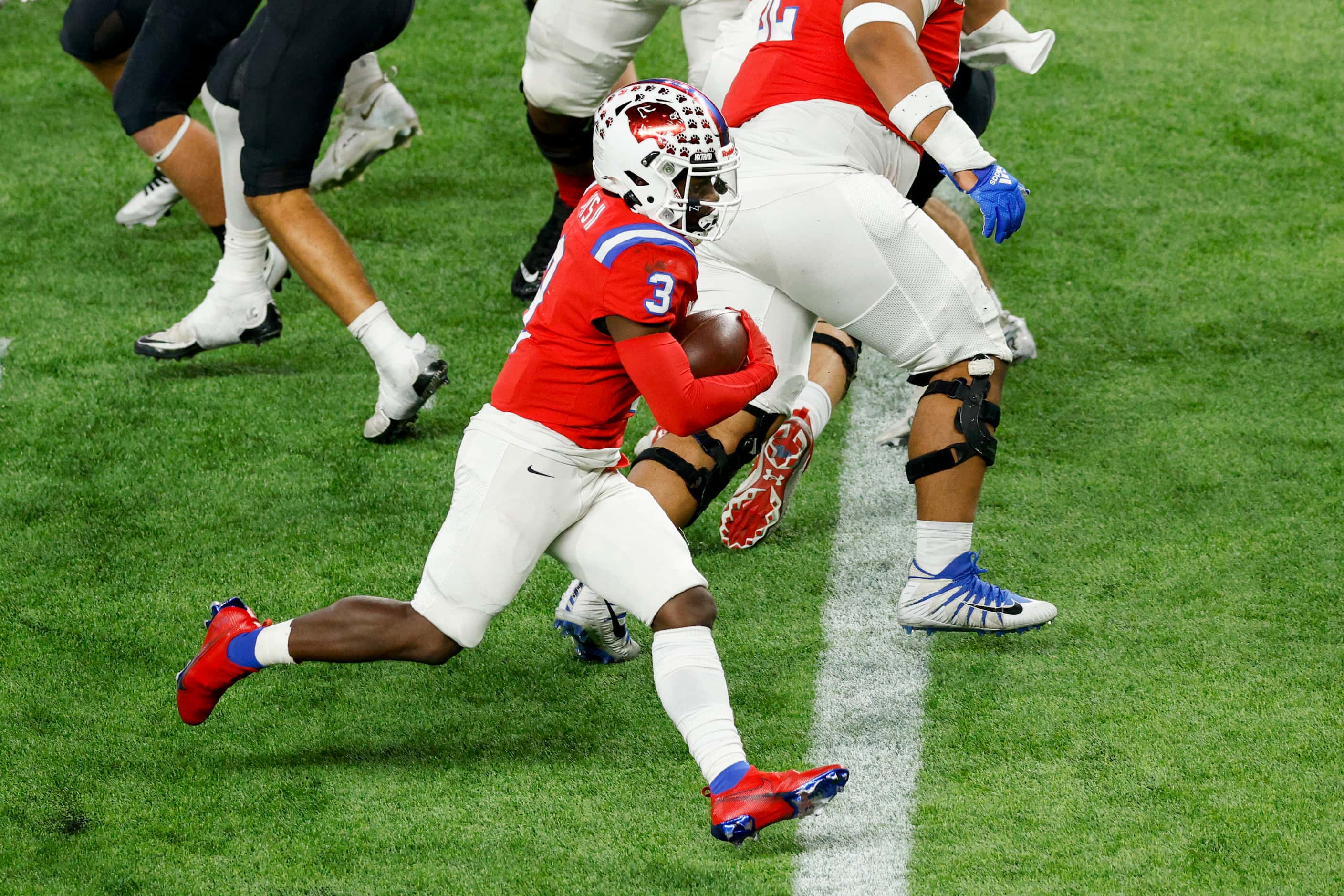 Parish Episcopal running back Cedric Mays II (3) crosses the goal line for a touchdown...
