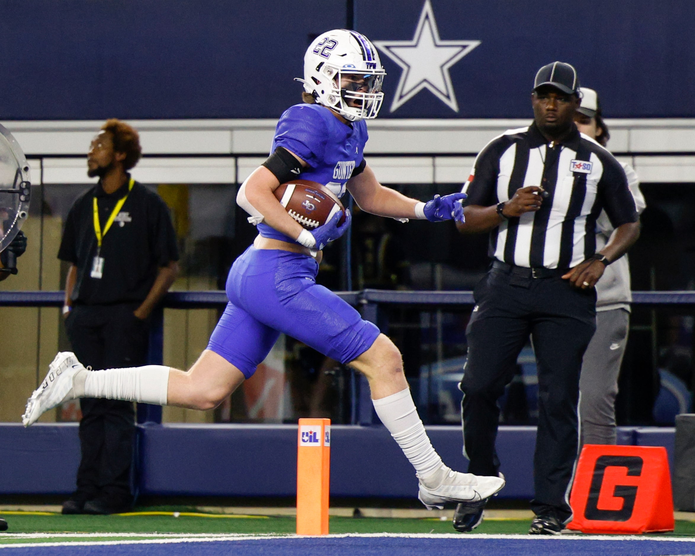 Gunter running back Kane Bolt (22) strides into the end zone for a 14-yard touchdown during...