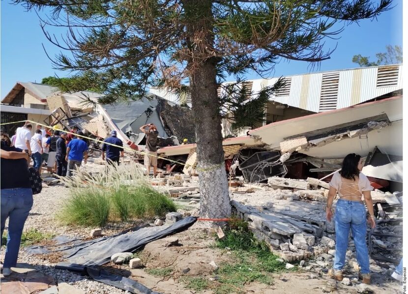 Se desploma el techo de una iglesia de Ciudad Madero, en Tamaulipas, México; hay al menos 10...