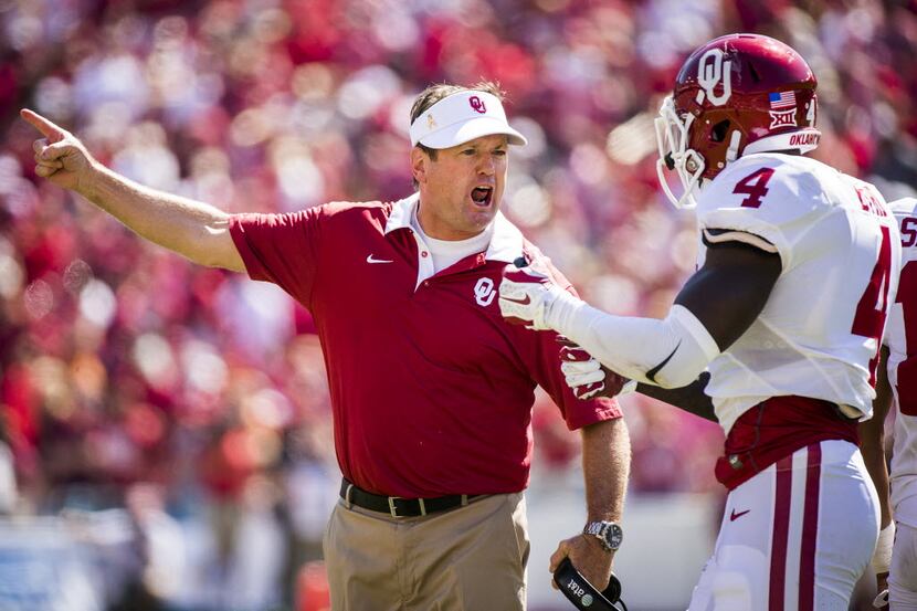 Oklahoma head coach Bob Stoops yells at safety Hatari Byrd (4) during the fourth quarter of...