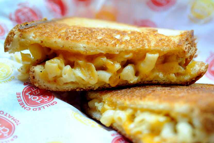 The grilled mac and chee features macaroni and cheddar cheese served on white bread.