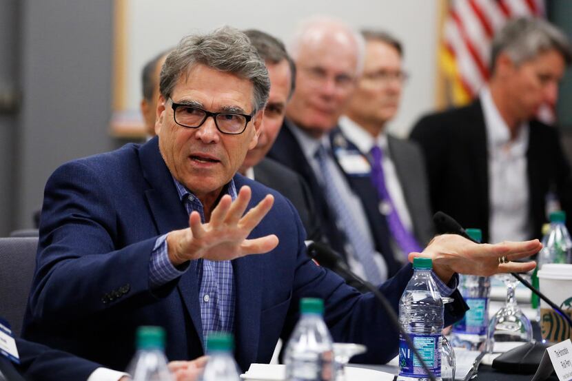 Rick Perry's Energy Department on Wednesday rolled back a set of light bulb efficiency...