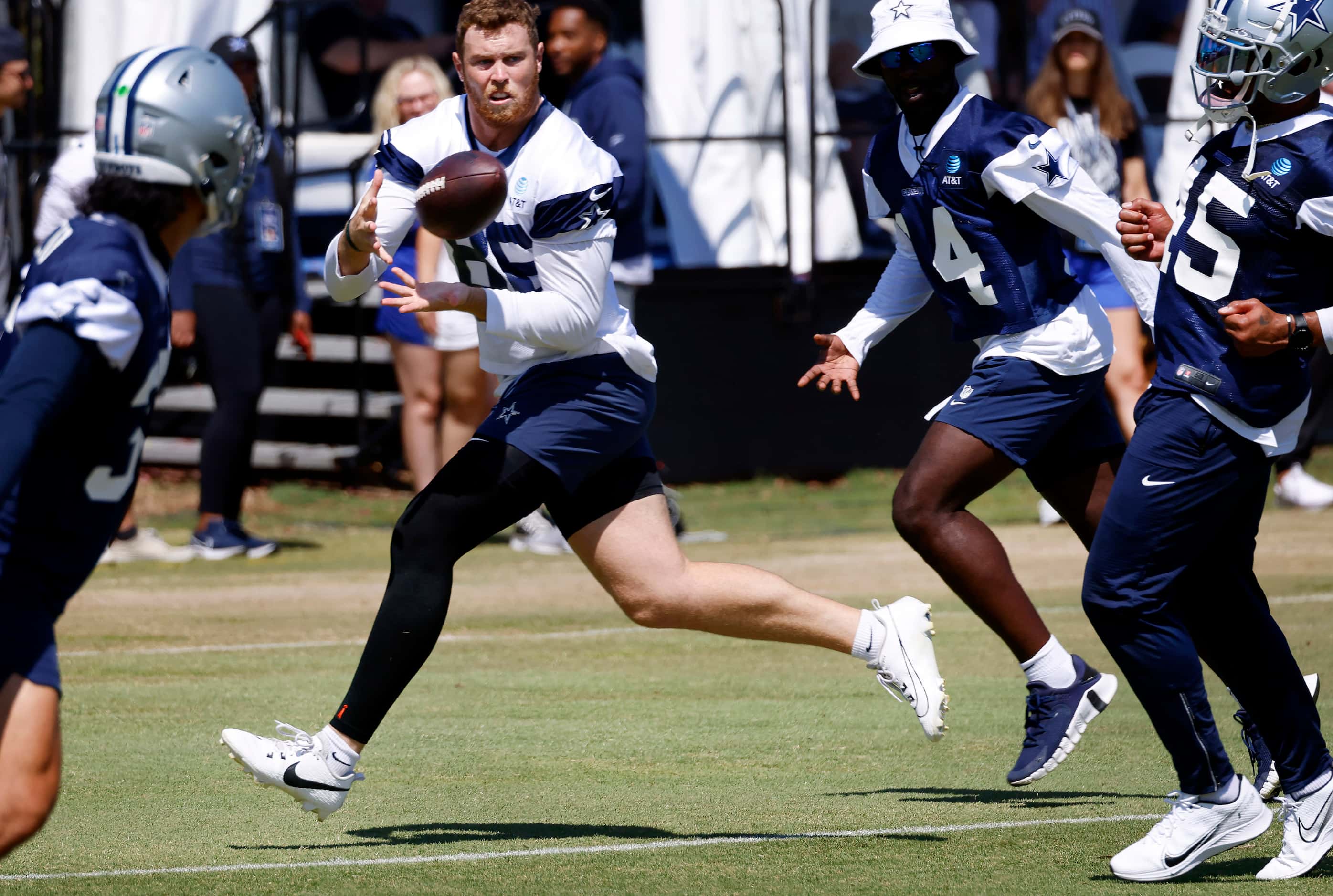 Dallas Cowboys tight end Luke Schoonmaker (86) pulls in pass during a mock game play in...