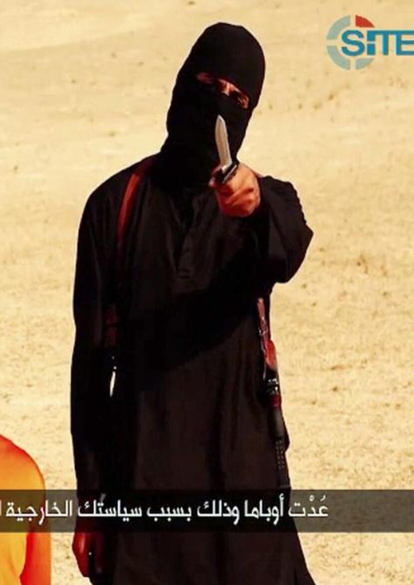 A masked militant  addresses the camera before beheading Steven Sotloff.