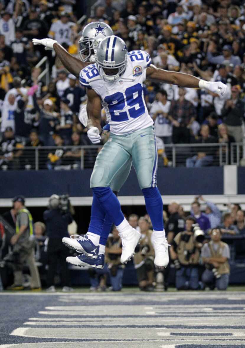 Dallas Cowboys running back DeMarco Murray (29) celebrates his fourth quarter touchdown with...