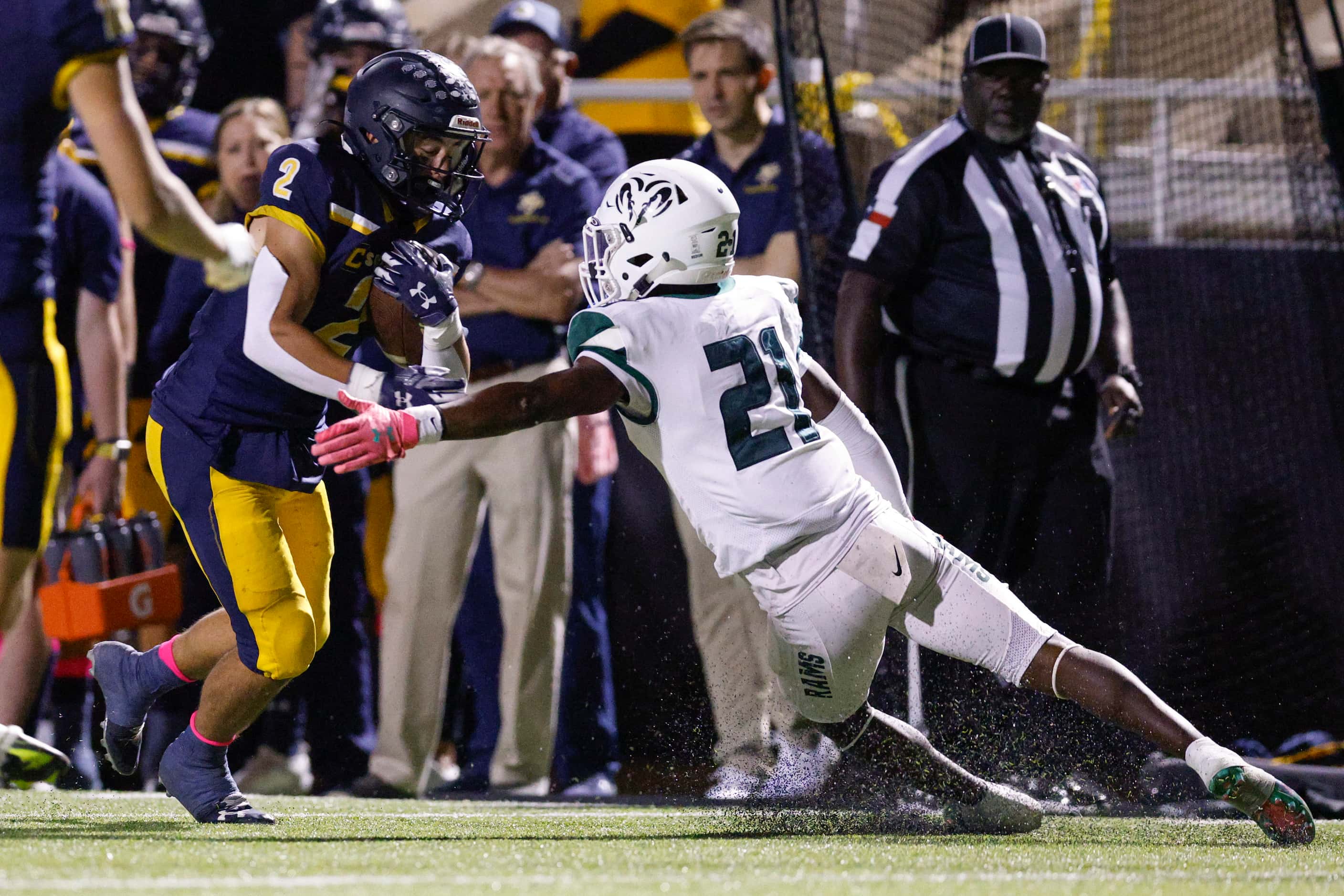 Highland Park running back Wilson Axley (2) slips away from a tackle by Richardson Berkner...