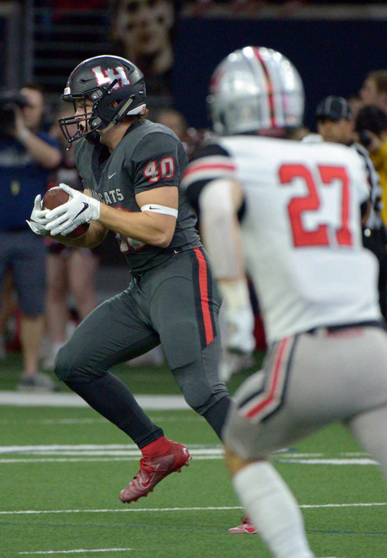 Lake Highlands' Jake Hutton (40) makes a catch in front of Flower Mound Marcus' Jameson...