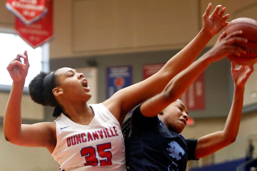 Duncanville post player Hannah Gusters (35) battles Anaya Boyd from Lovejoy (Ga.) for a...