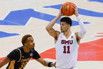 Southern Methodist forward Samuell Williamson (11) guards the ball against Texas A&M-Comm’s...