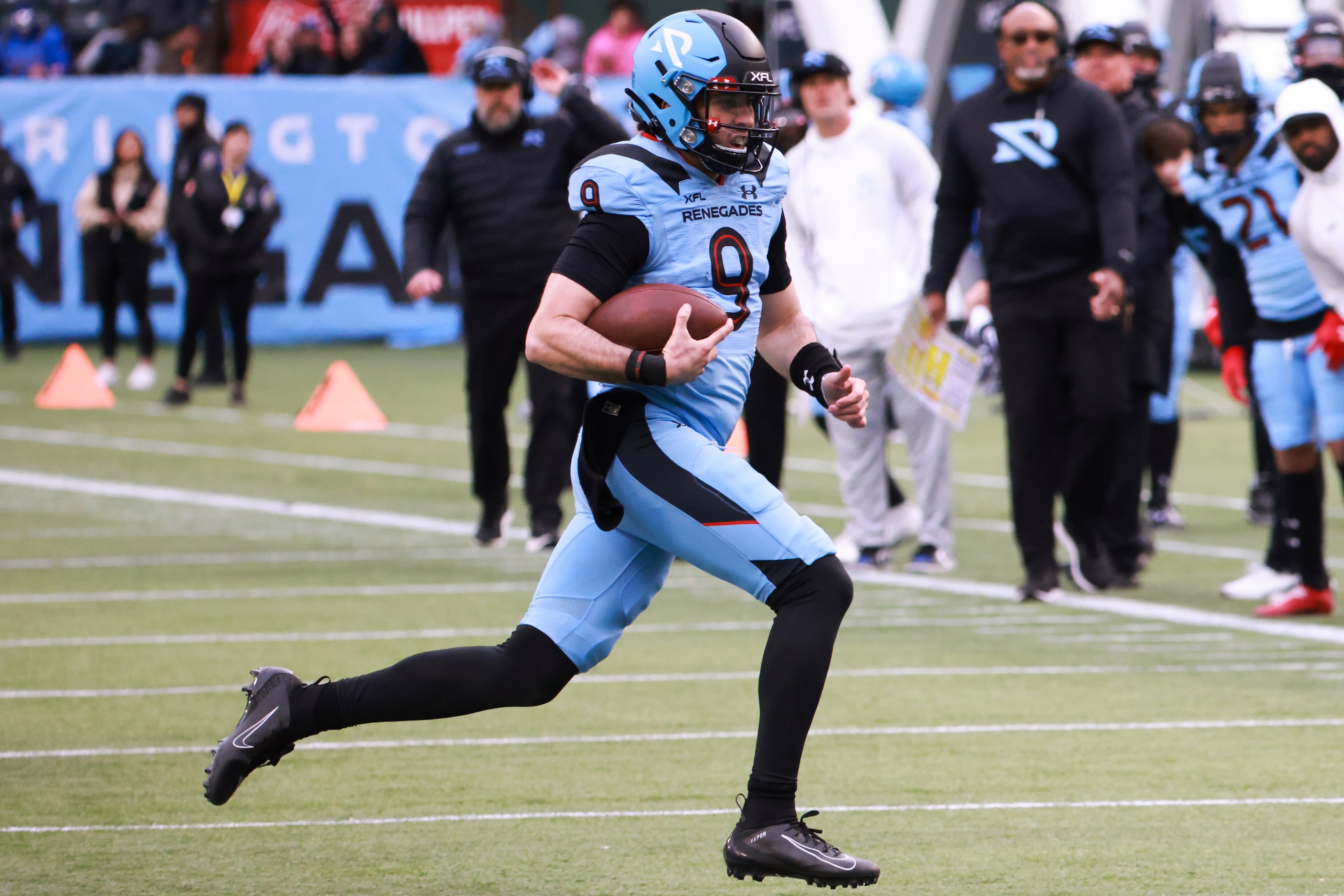 Arlington Renegades quarterback Drew Plitt (9) runs the ball up the field during an XFL...