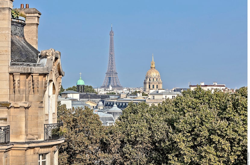 Diseñado por los arquitectos Louis Boileau y Henri Tauzzin, el hotel Lutetia está lleno de...