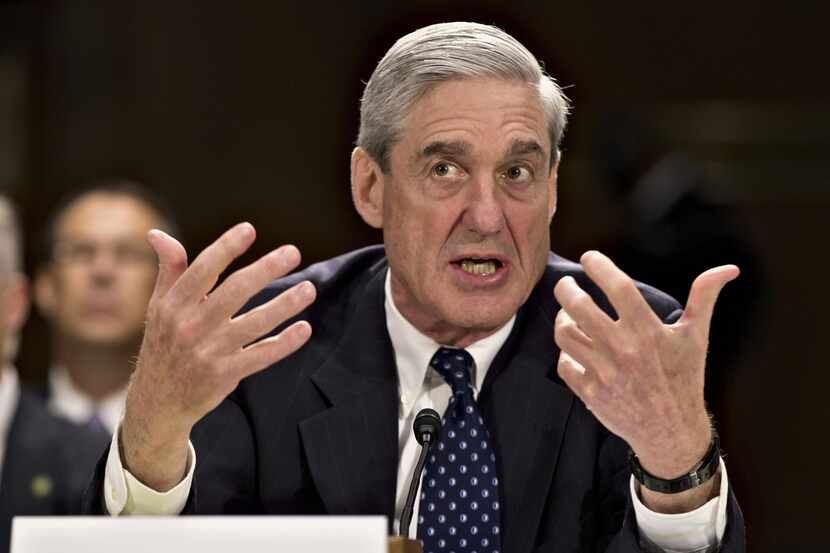 En esta imagen del 19 de junio de 2013, el exdirector del FBI Robert Mueller testifica en el...