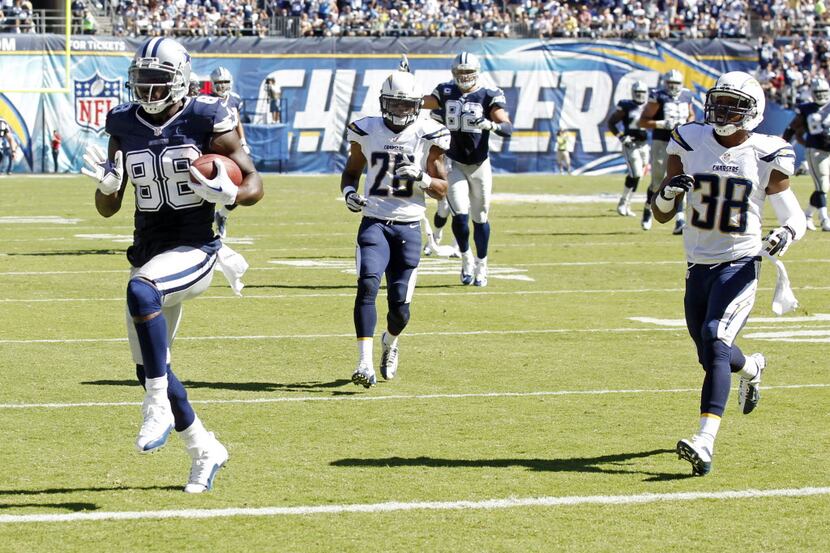 Dallas Cowboys wide receiver Dez Bryant (88) scores a touchdown in front of San Diego...