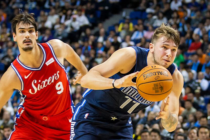 Dallas Mavericks guard Luka Doncic (77) drives past Philadelphia 76ers forward Dario Saric...