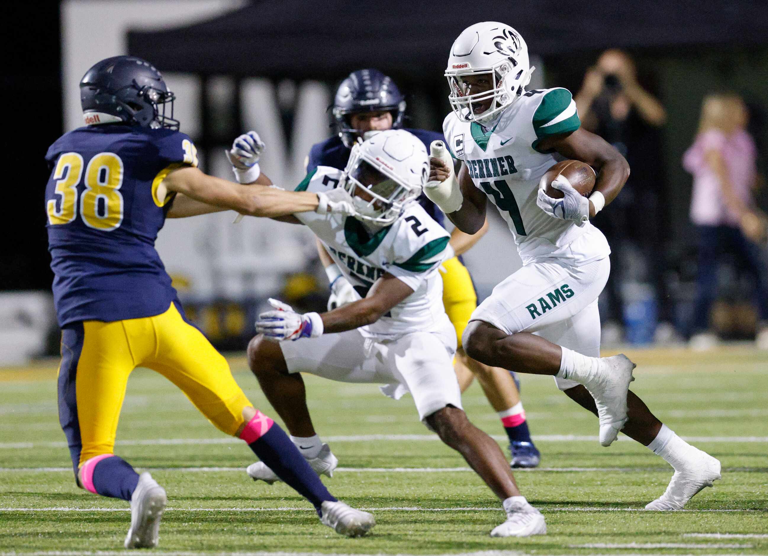 Richardson Berkner running back Jamary Williams (4) returns a kickoff for a touchdown during...