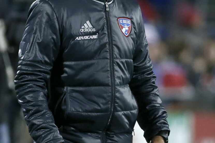 FC Dallas head coach Oscar Pareja yells during the second half against Montreal Impact at...