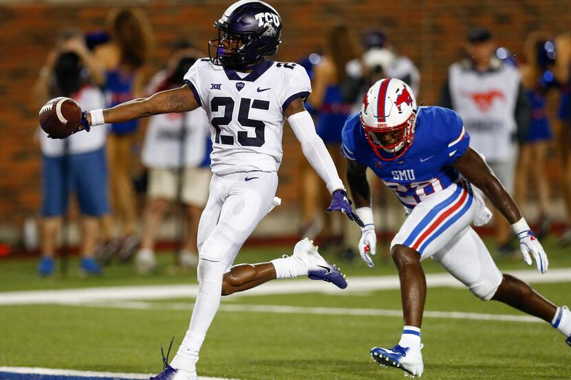TCU wide receiver KaVontae Turpin (25) runs for a touchdown after a catch past SMU...