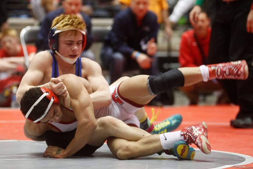 Colton Williams, top, of Hebron High School defeated Howard Smith, of Allen, in the 113...