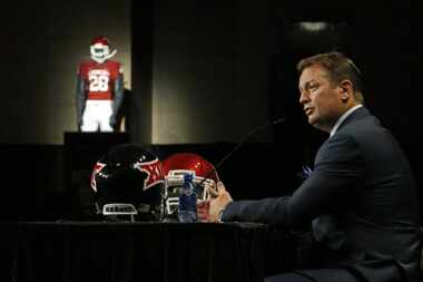 Oklahoma Sooners coach Bob Stoops talks from the podium during the Big 12 Conference...