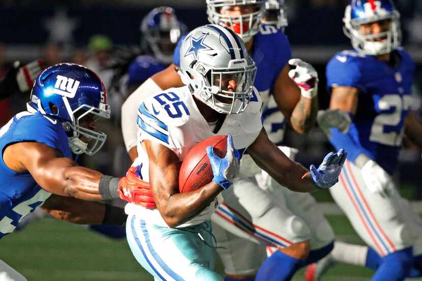 Dallas Cowboys running back Lance Dunbar (25) gains yardage after catching a pass in the...