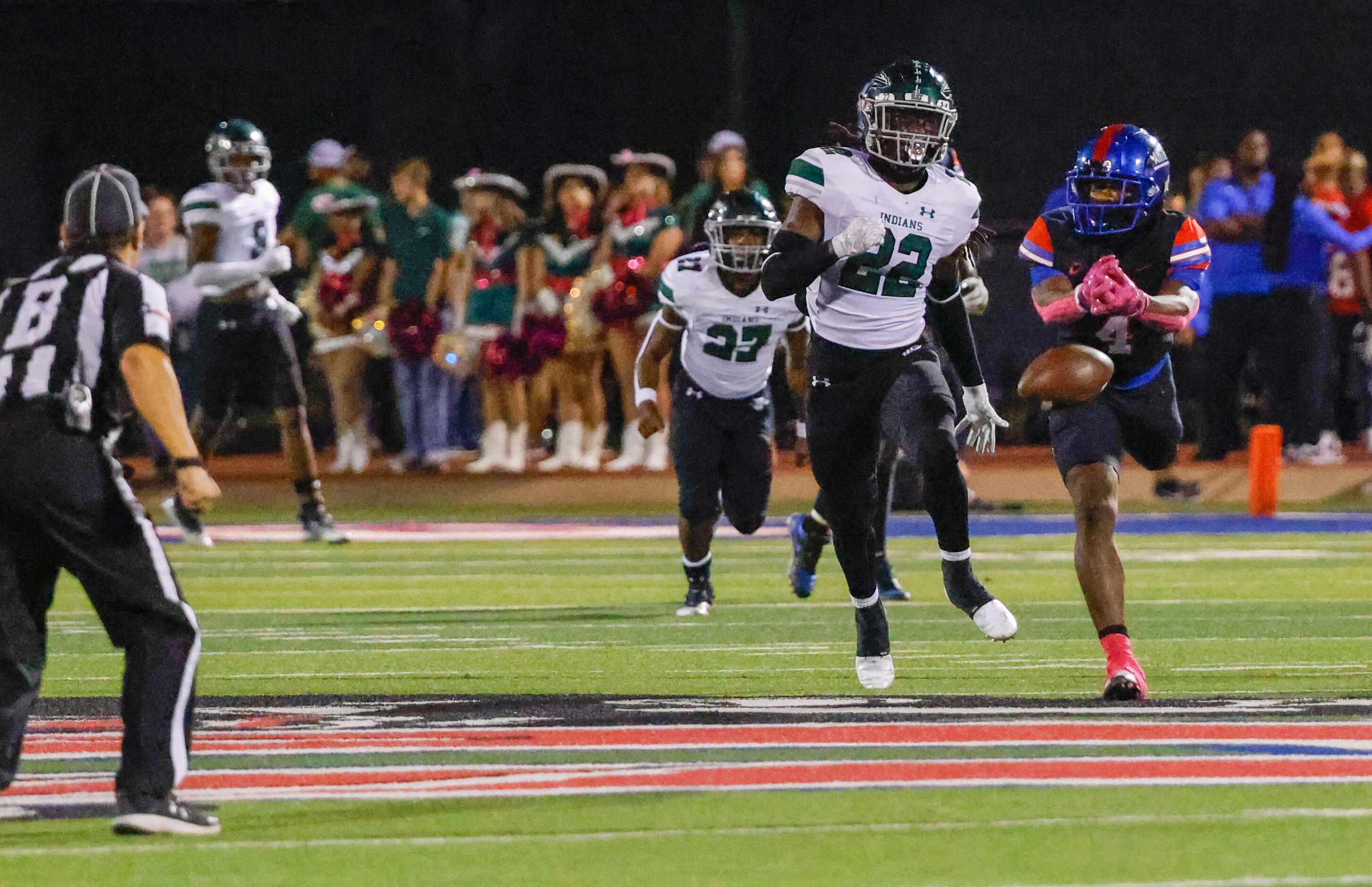 The ball falls in front of Duncanville wide receiver Dakorian Moore (4) for an incomplete...