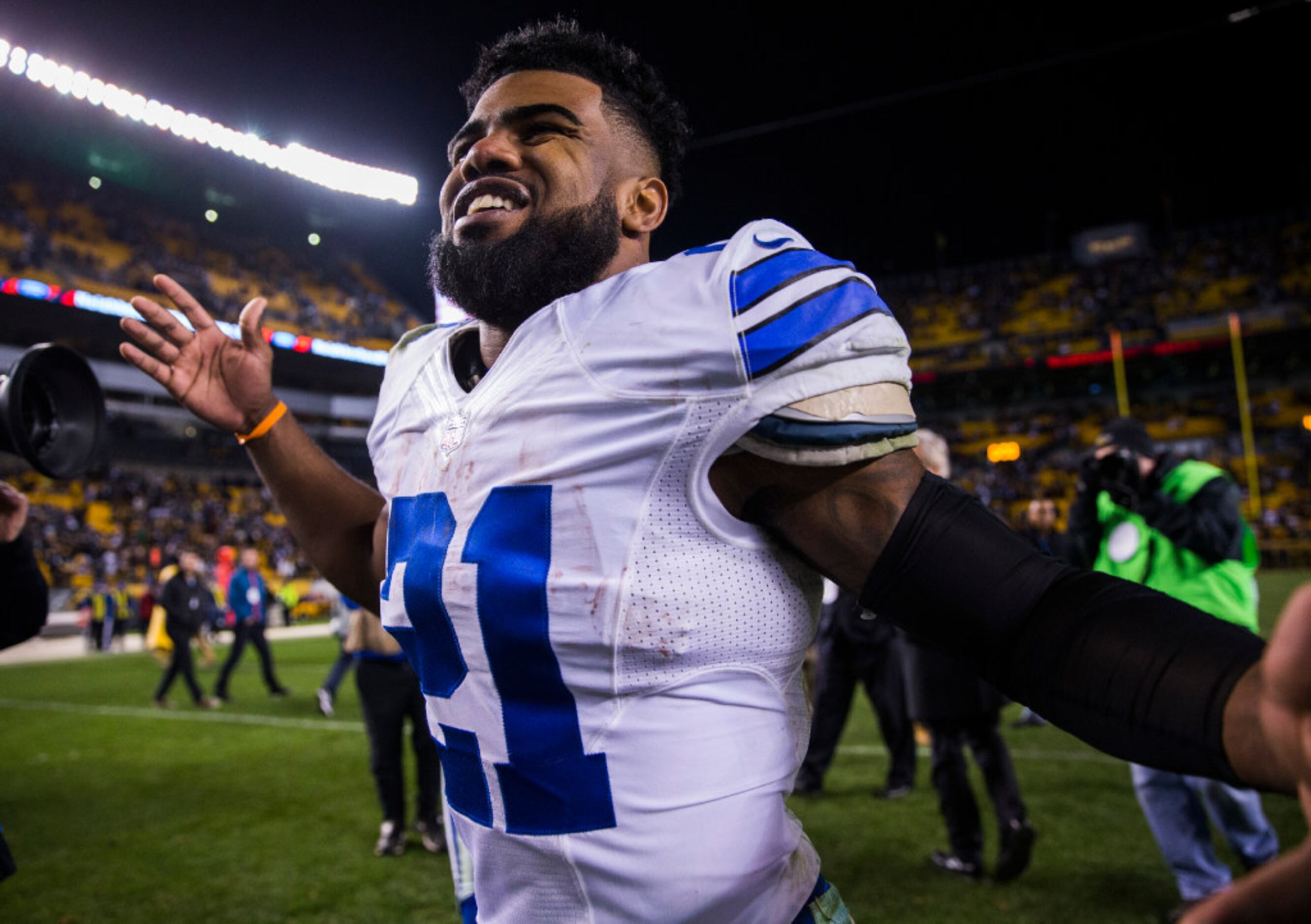 Ezekiel Elliott's first big purchase as a Dallas Cowboy? A St. Louis-area  house for his mother 