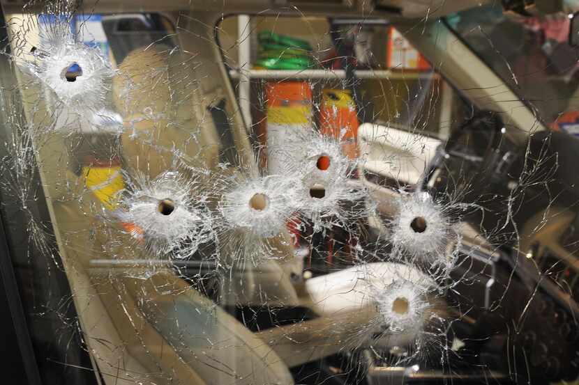 Así quedó la ventana del Range Rover de Juan Jesús Guerrero Chapa, asesinado en Southlake...