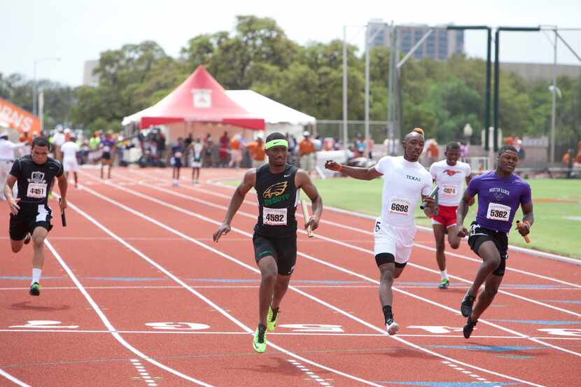 Anchor runner Myron Turner (4592), a senior at DeSoto, takes the lead in the boys 4x100...