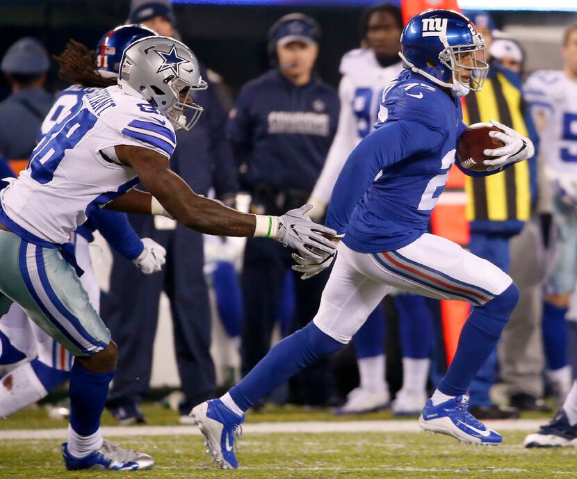 New York Giants defensive back Leon Hall (25) is chased by Dallas Cowboys wide receiver Dez...