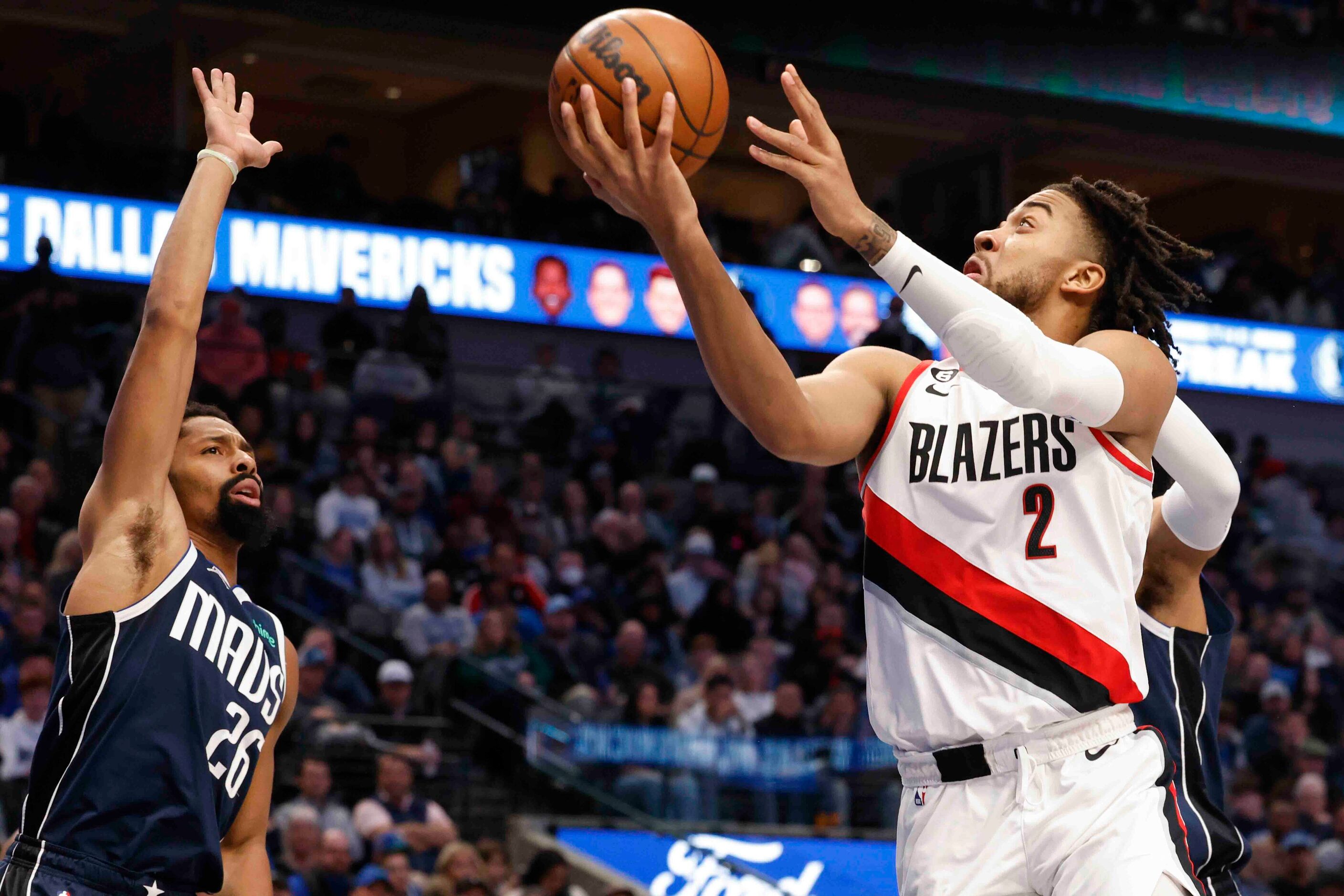 Portland Trail Blazers forward Trendon Watford (2) drives to the basket as Dallas Mavericks...