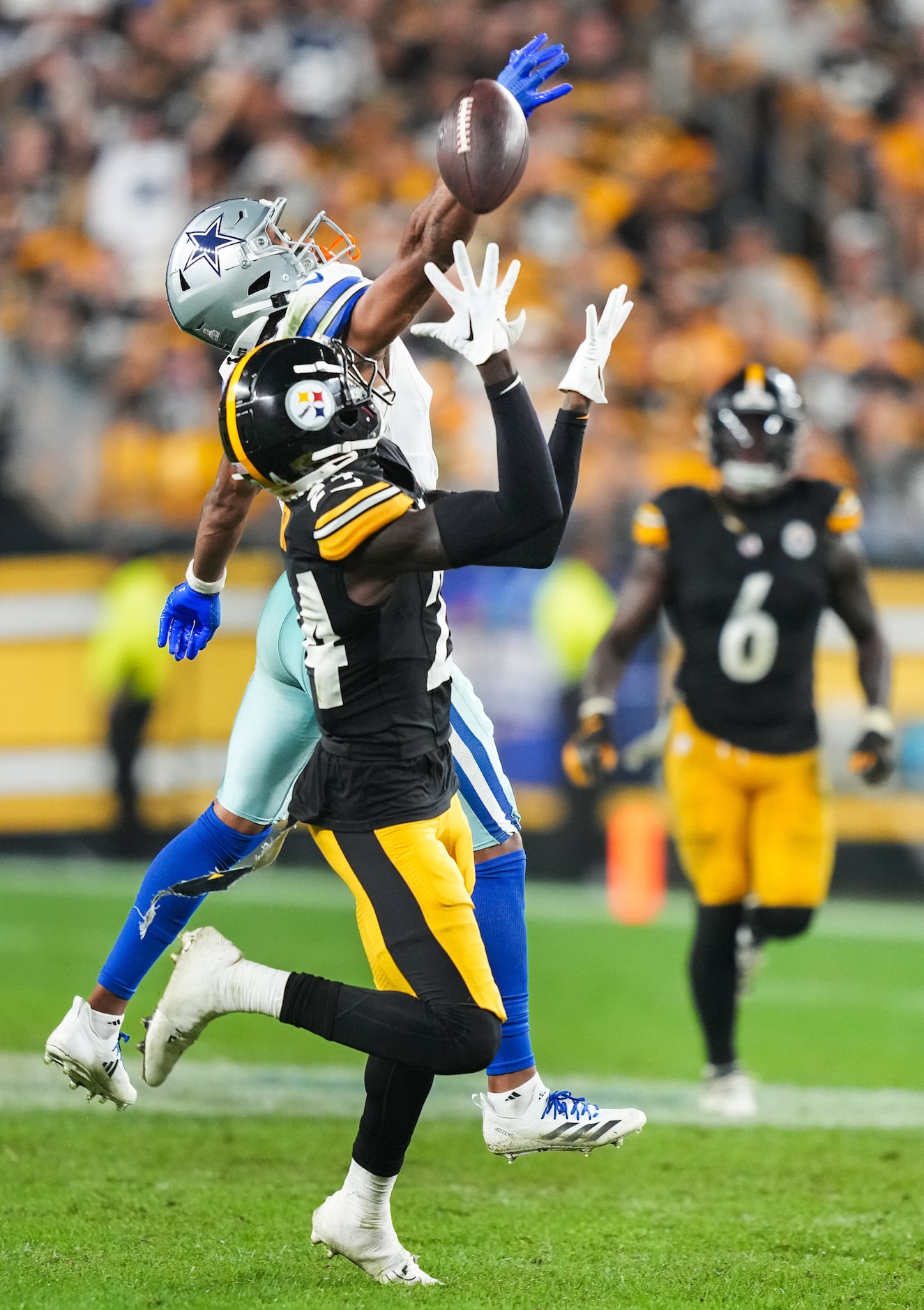 Pittsburgh Steelers cornerback Joey Porter Jr. (24) intercepts a pass intended for Dallas...