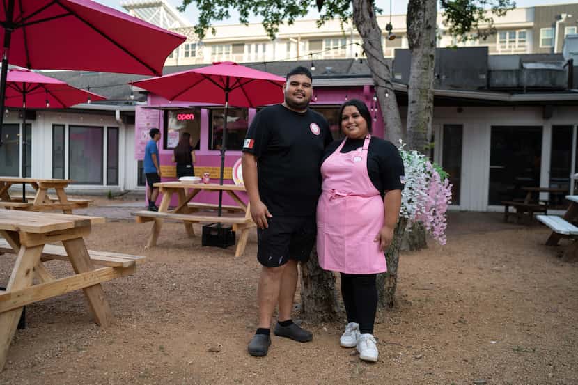 Aidee Del Villar y su esposo, Jesus Perez, estrenaron su ubicación permanente en Bishop...