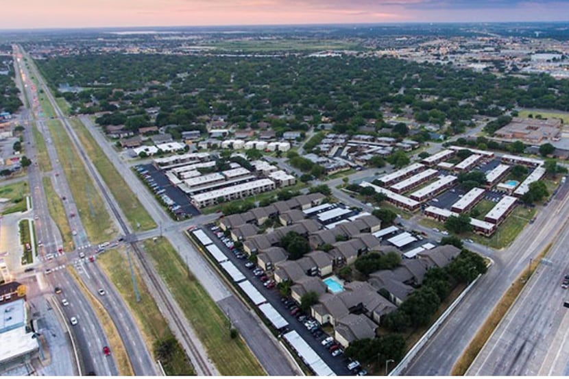 Applesway Investment Group last year sold the Crossings 820 apartments in Fort Worth.