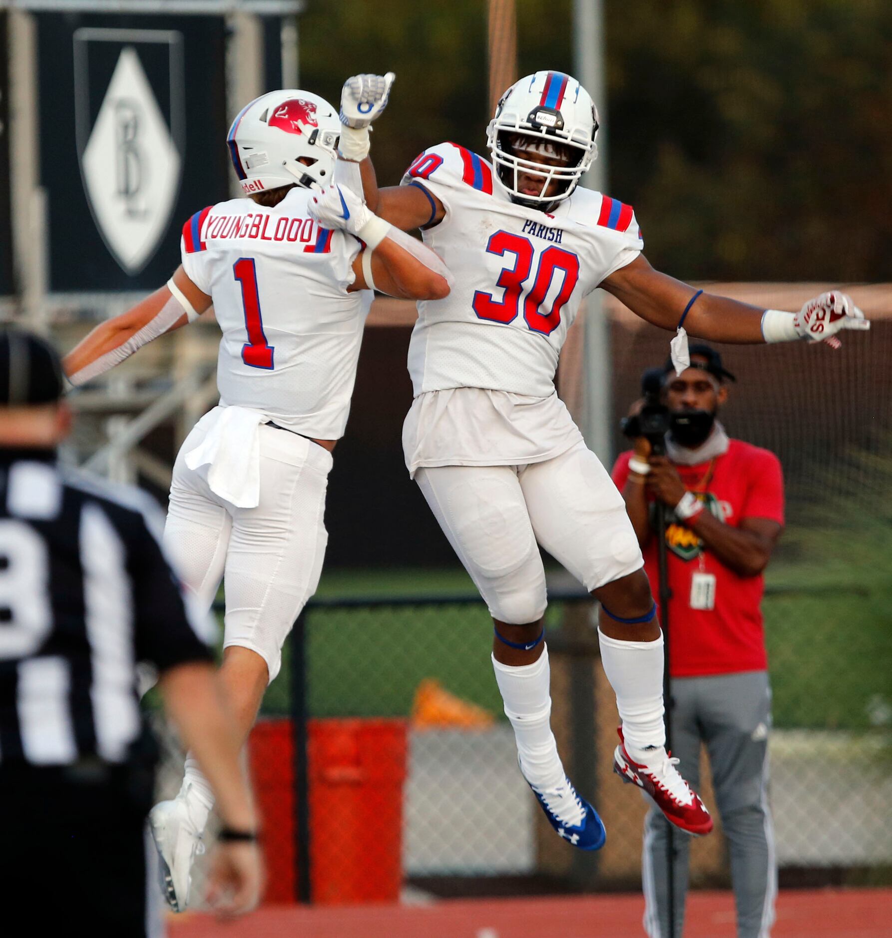 Parish Episcopal’s Blake Youngblood (1) and Andrew Paul (30) celebrate Paul’s touchdown...