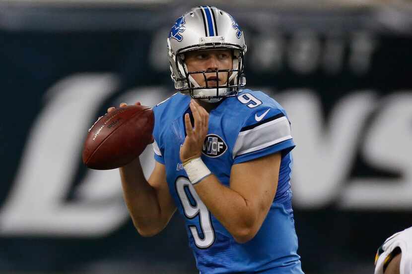 DETROIT, MI - SEPTEMBER 21: Matthew Stafford #9 of the Detroit Lions looks to throw a second...