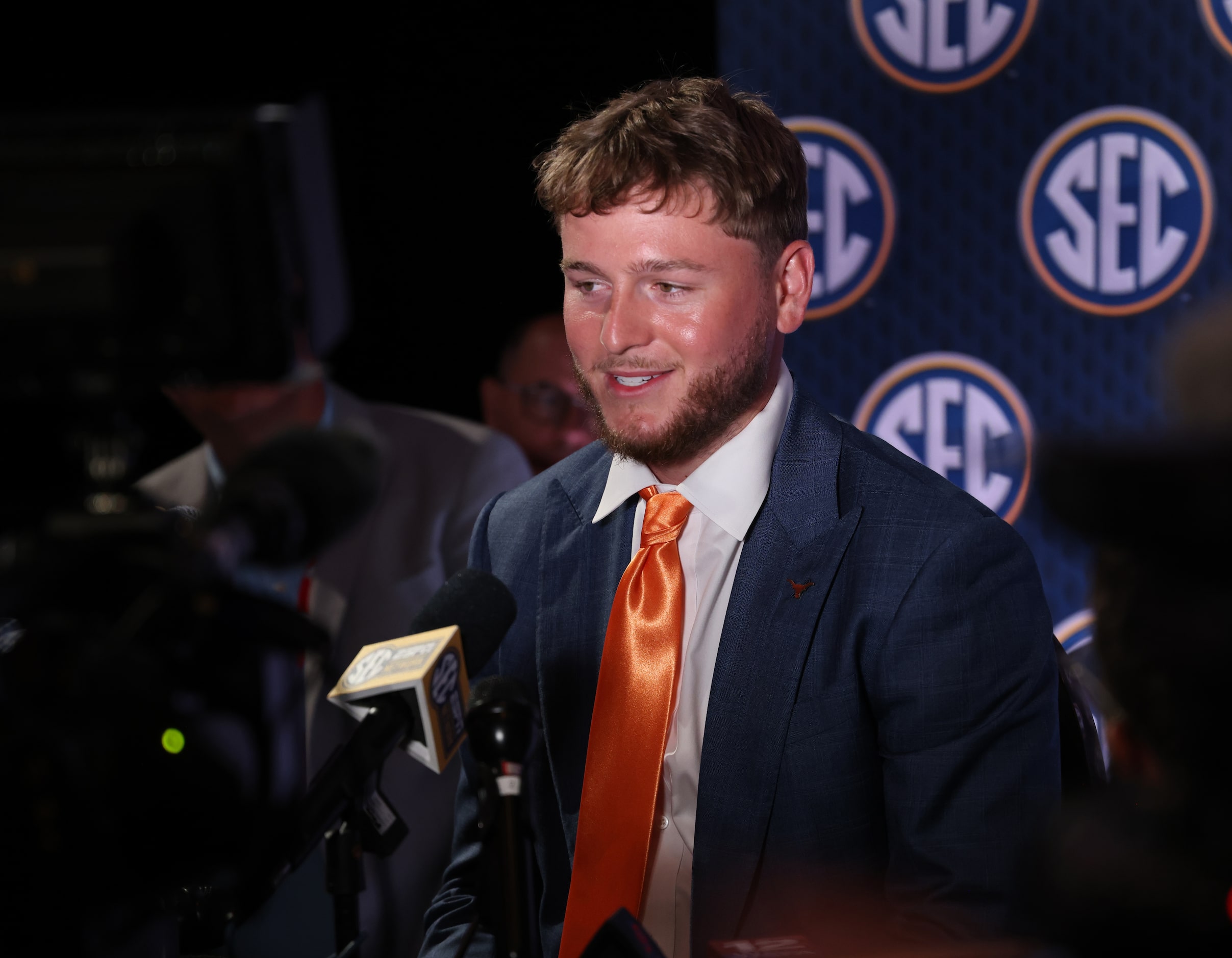 Texas Longhorns starting quarterback Quinn Ewers converses with a media member on the third...