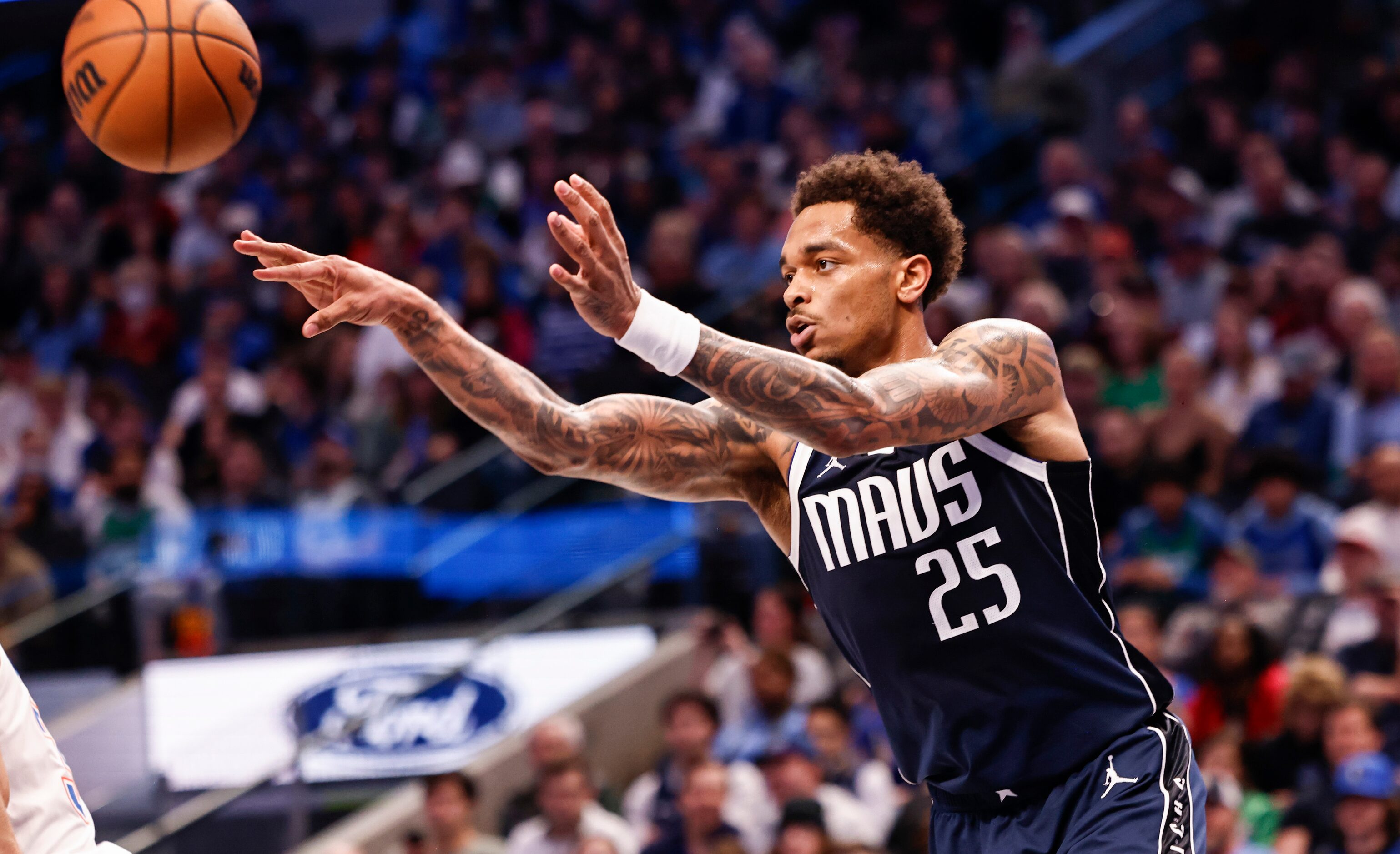 Dallas Mavericks forward P.J. Washington (25) throws the ball during the second half of an...