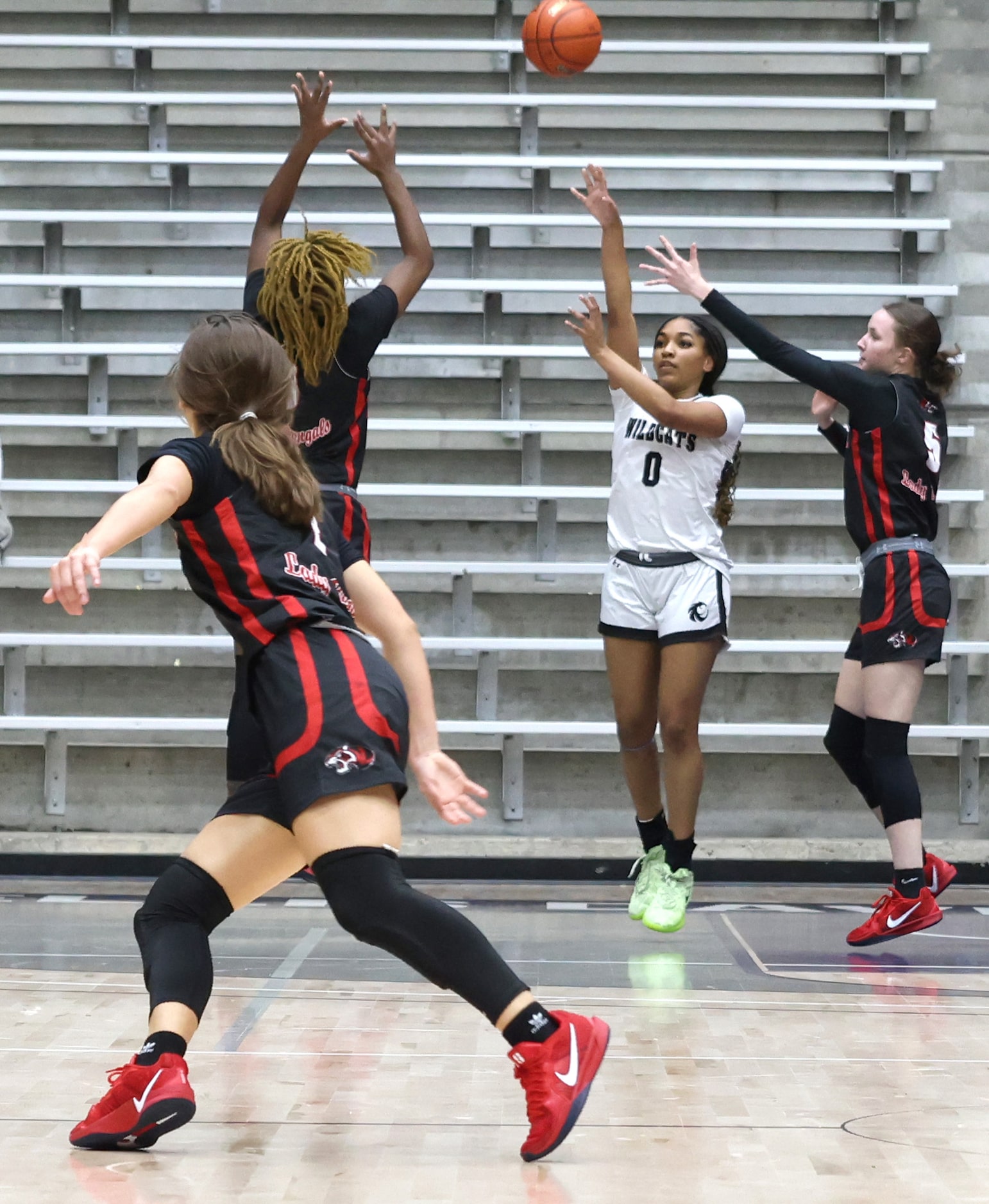 Denton Guyer guard Destanie Green (0) passes the ball in from the baseline through a trio of...