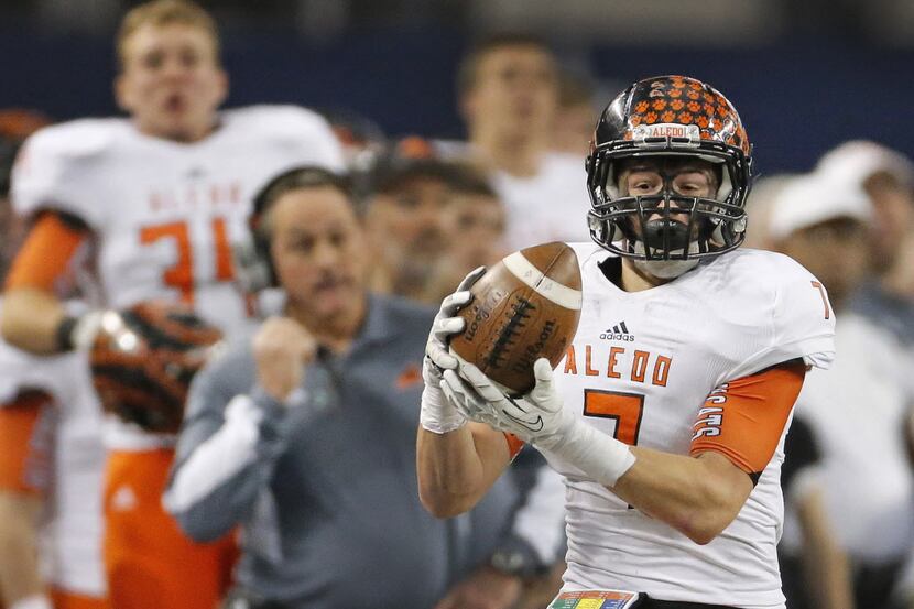Aledo receiver Taco Anderson (7) catches a long pass down the sidelines in the second...