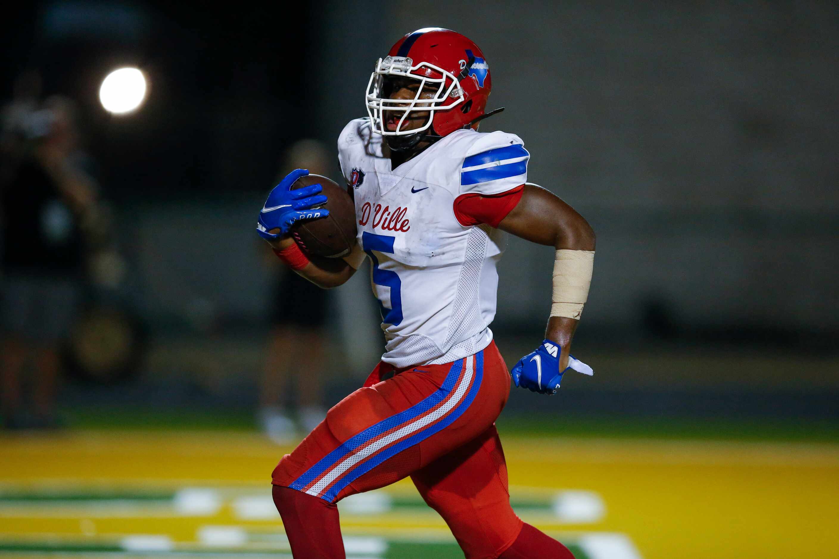 Duncanville senior running back Malachi Medlock (5) scores a touchdown during the second...