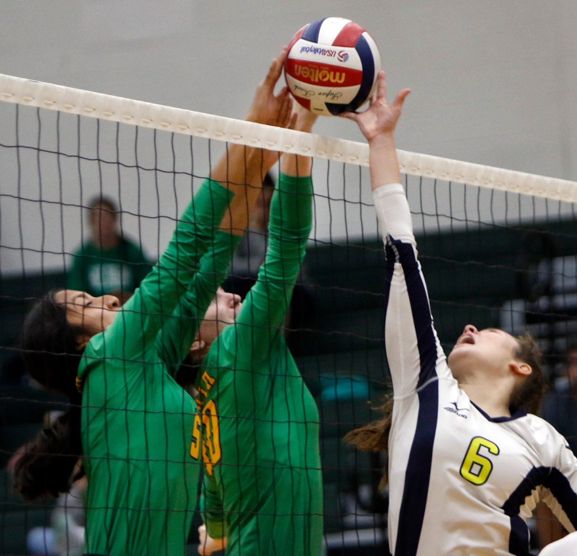 Highland Park's Carter Ching (6), right, tries to score but is met by the tandem defense of...