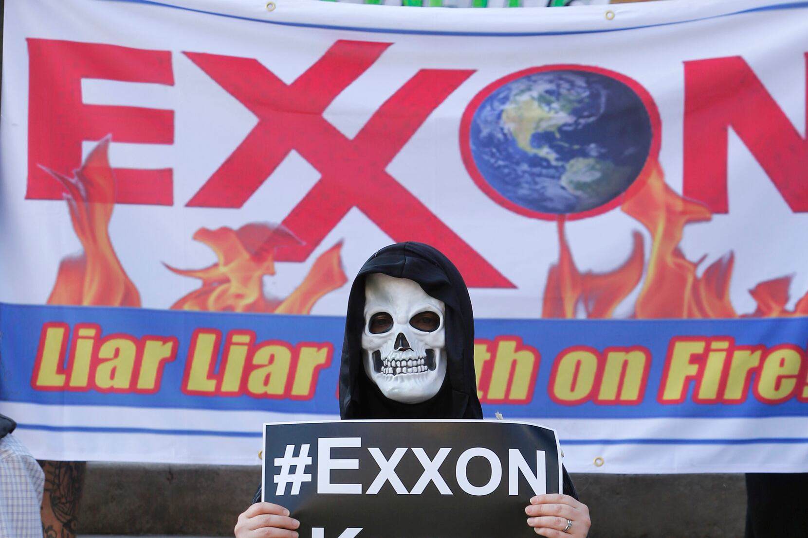 In Boston speech, Exxon Mobil CEO says he's still betting big on